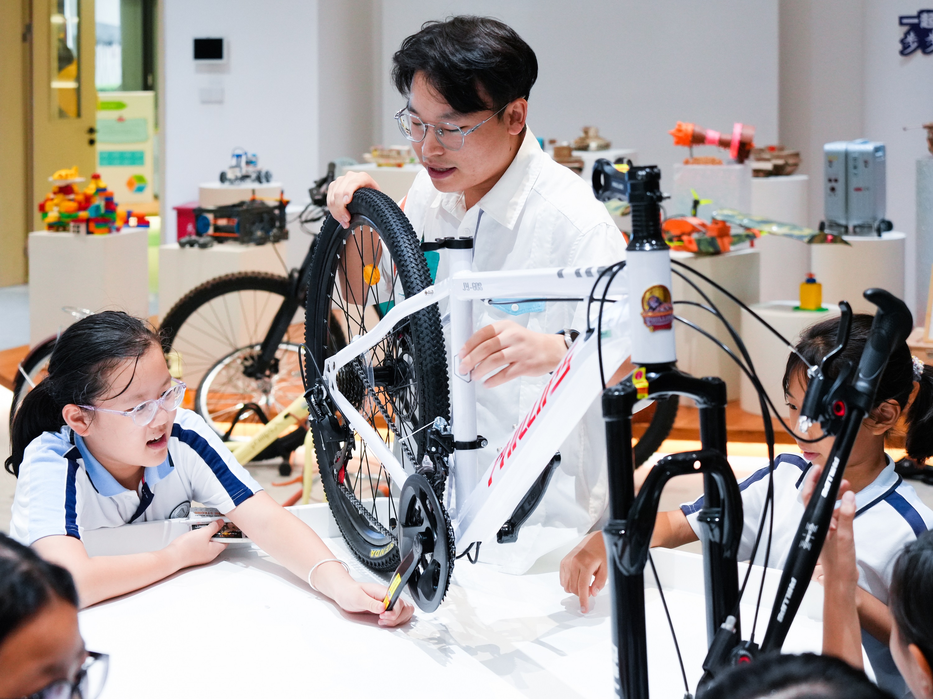 融合科学、技术、工程、艺术、数学的综合课程