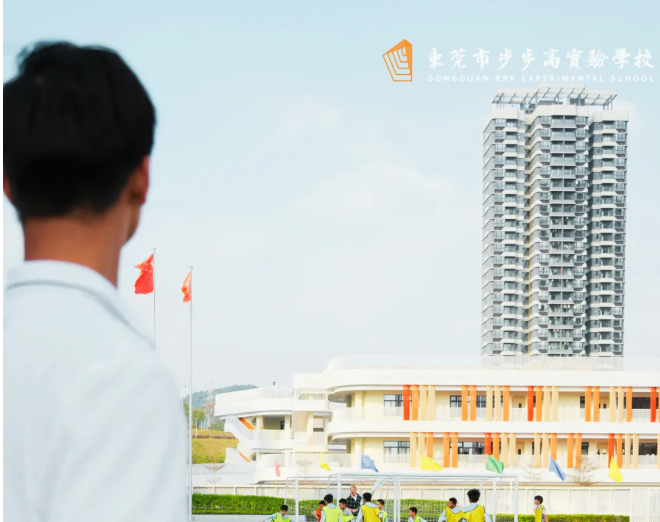 这届四年级，把一场足球赛事拉扯大