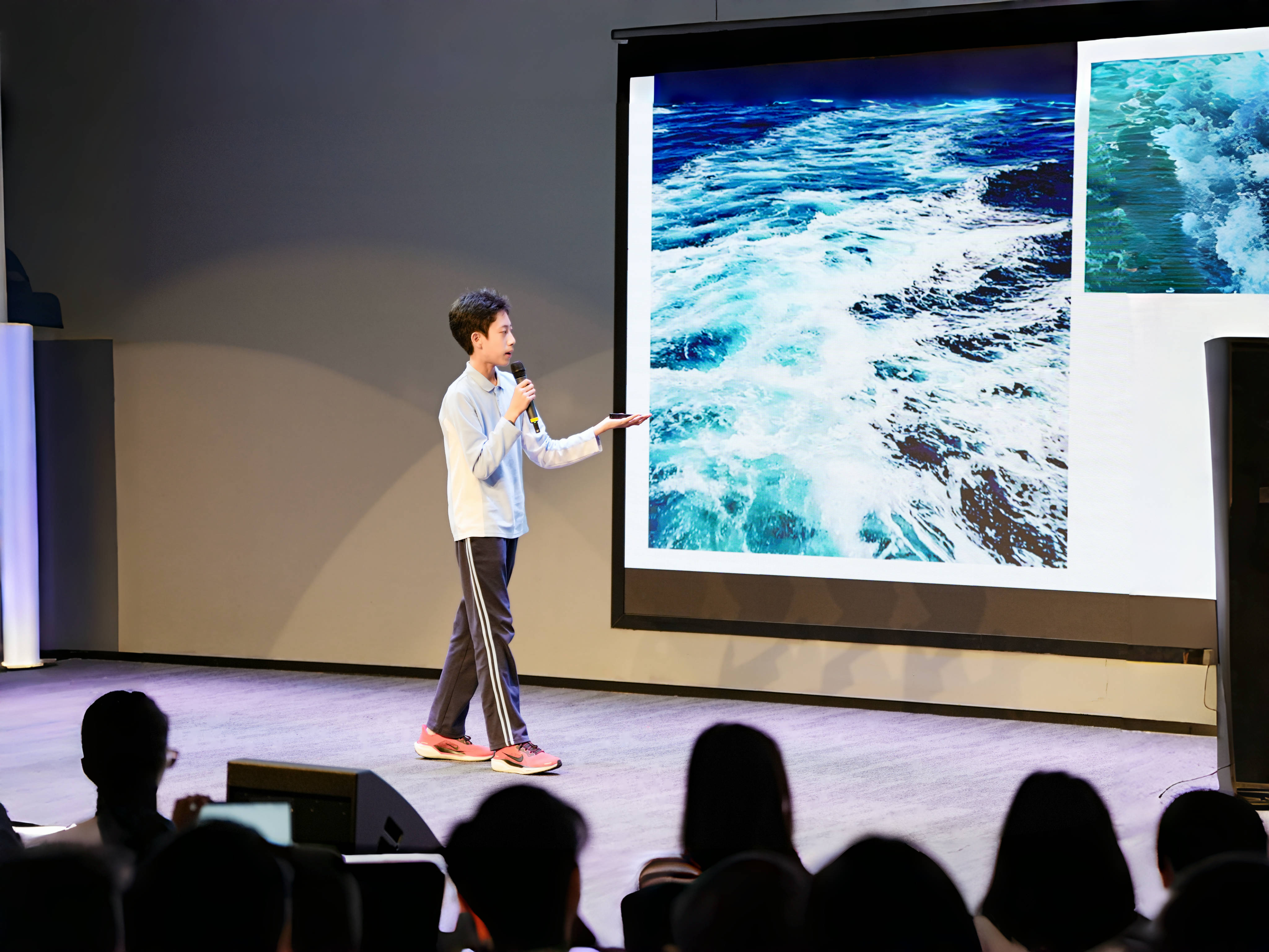 I & World: A Little Me Wants to Chat with the Big World